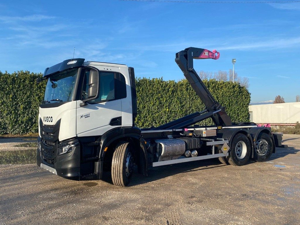 IVECO X-WAY AD280X48 NUOVO SCARRABILE PASSO 4500 - Hook-lift sunkvežimis: foto 1 IVECO X-WAY AD280X48 NUOVO SCARRABILE PASSO 4500 - Hook-lift sunkvežimis: foto 1