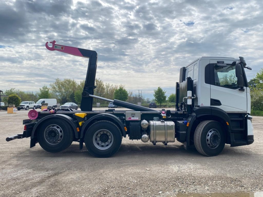 IVECO X-WAY AD280X48Y NUOVO SCARRABILE PASSO 3120 - Hook-lift sunkvežimis: foto 5 IVECO X-WAY AD280X48Y NUOVO SCARRABILE PASSO 3120 - Hook-lift sunkvežimis: foto 5