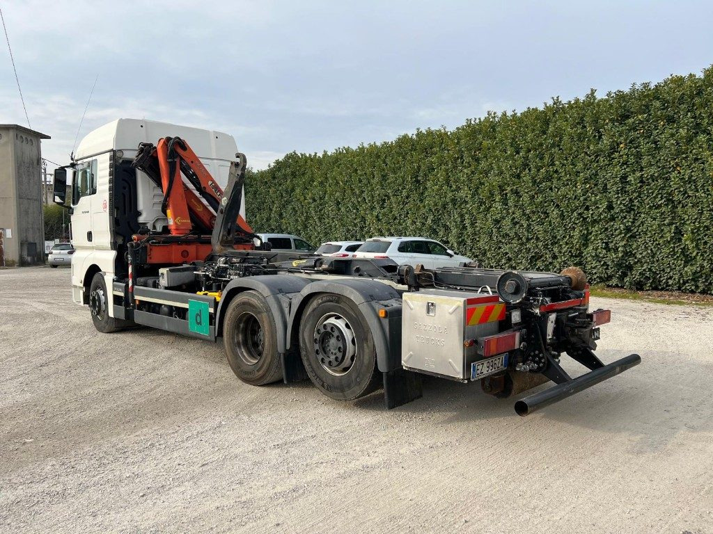 MAN TGX 26.480 SCARRABILE CON GRU DIETRO CABINA - Hook-lift sunkvežimis: foto 5 MAN TGX 26.480 SCARRABILE CON GRU DIETRO CABINA - Hook-lift sunkvežimis: foto 5