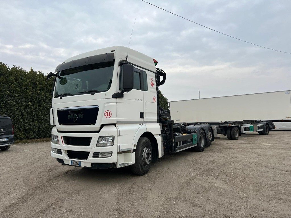 MAN TGX 26.480 SCARRABILE CON GRU - Hook-lift sunkvežimis: foto 1 MAN TGX 26.480 SCARRABILE CON GRU - Hook-lift sunkvežimis: foto 1