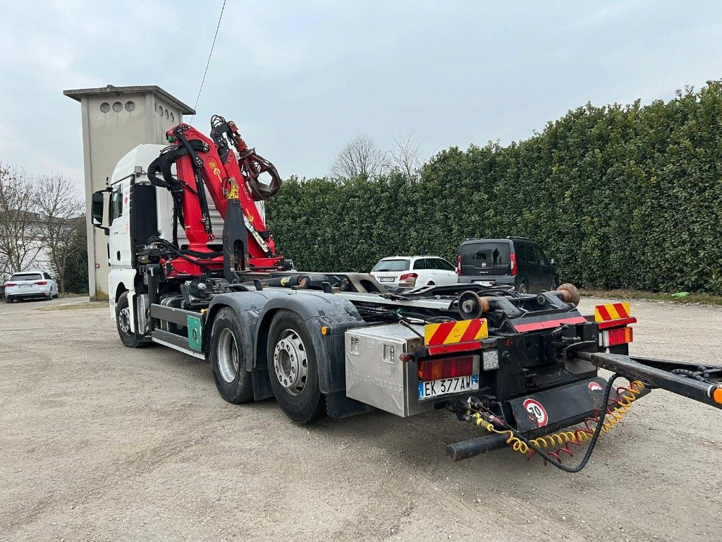 MAN TGX 26.480 SCARRABILE CON GRU - Hook-lift sunkvežimis: foto 5 MAN TGX 26.480 SCARRABILE CON GRU - Hook-lift sunkvežimis: foto 5