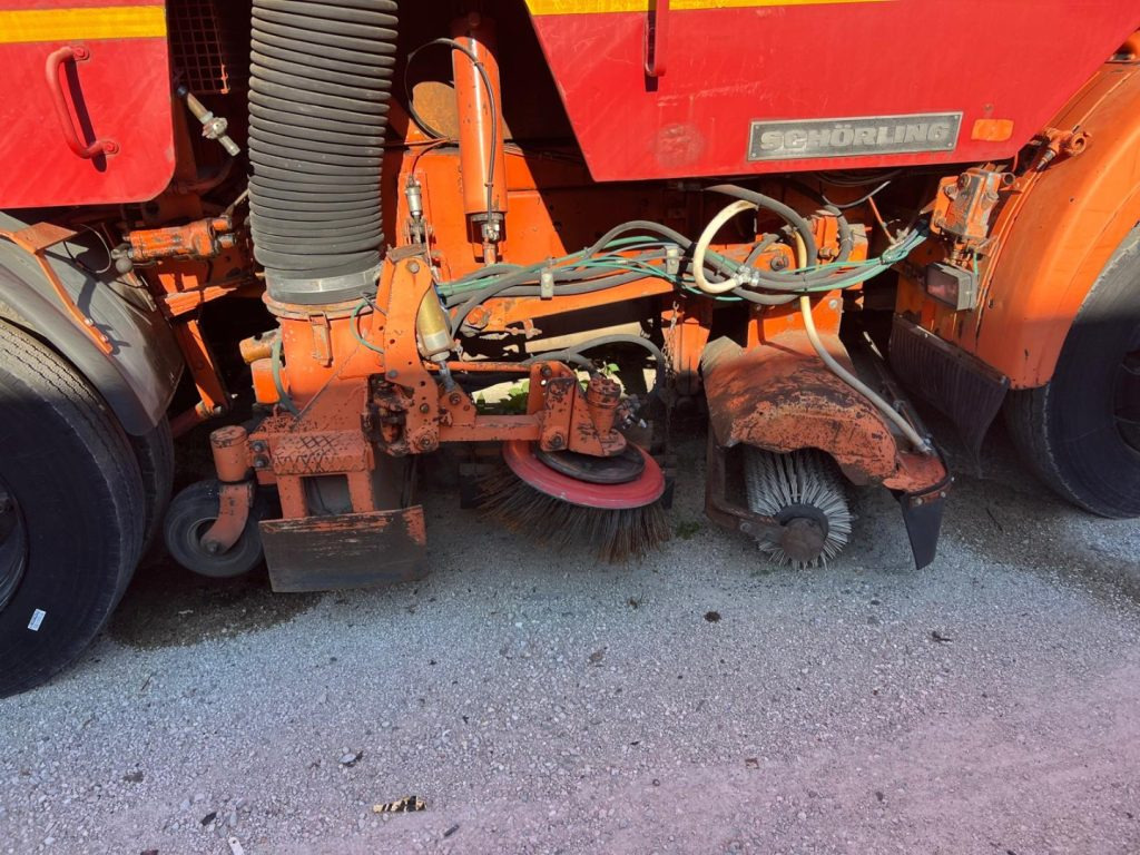 MERCEDES-BENZ MERCEDES AUTOSPAZZATRICE USATA - Gatvių šlavimo mašina: foto 5 MERCEDES-BENZ MERCEDES AUTOSPAZZATRICE USATA - Gatvių šlavimo mašina: foto 5