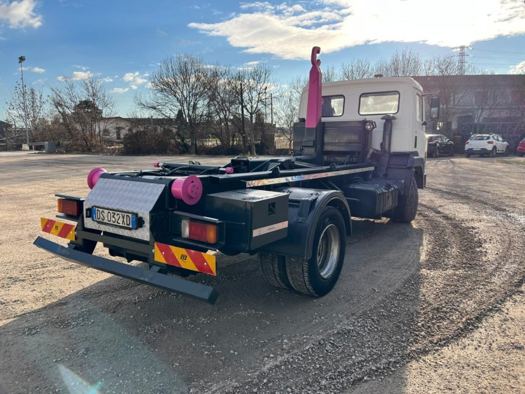 NISSAN 130/115 SCARRABILE - Hook-lift sunkvežimis: foto 4 NISSAN 130/115 SCARRABILE - Hook-lift sunkvežimis: foto 4