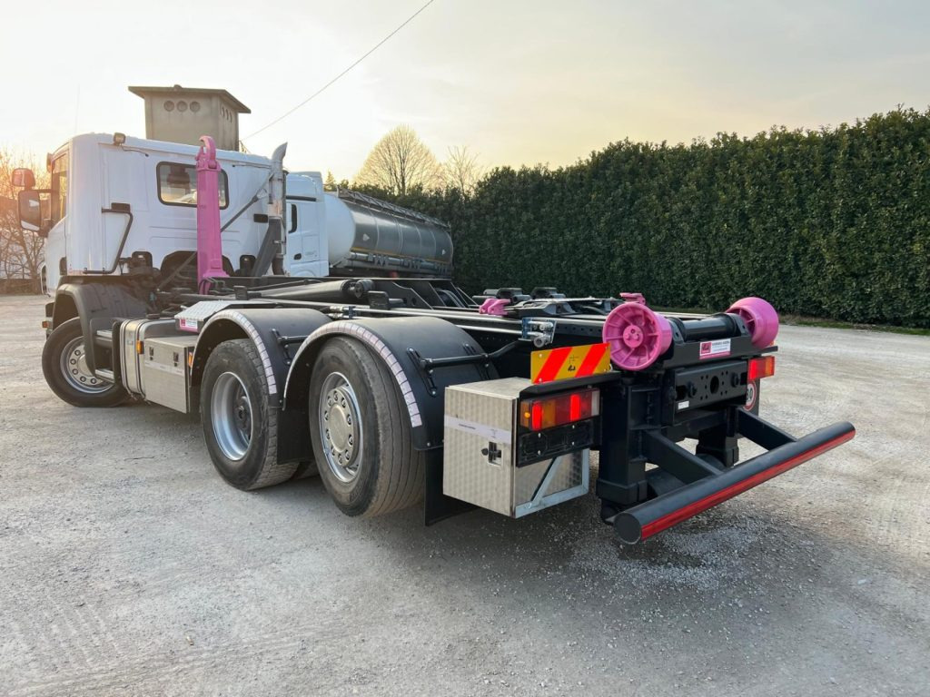 SCANIA P410 SCARRABILE CON RIDUTTORE AI MOZZI - Hook-lift sunkvežimis: foto 4 SCANIA P410 SCARRABILE CON RIDUTTORE AI MOZZI - Hook-lift sunkvežimis: foto 4