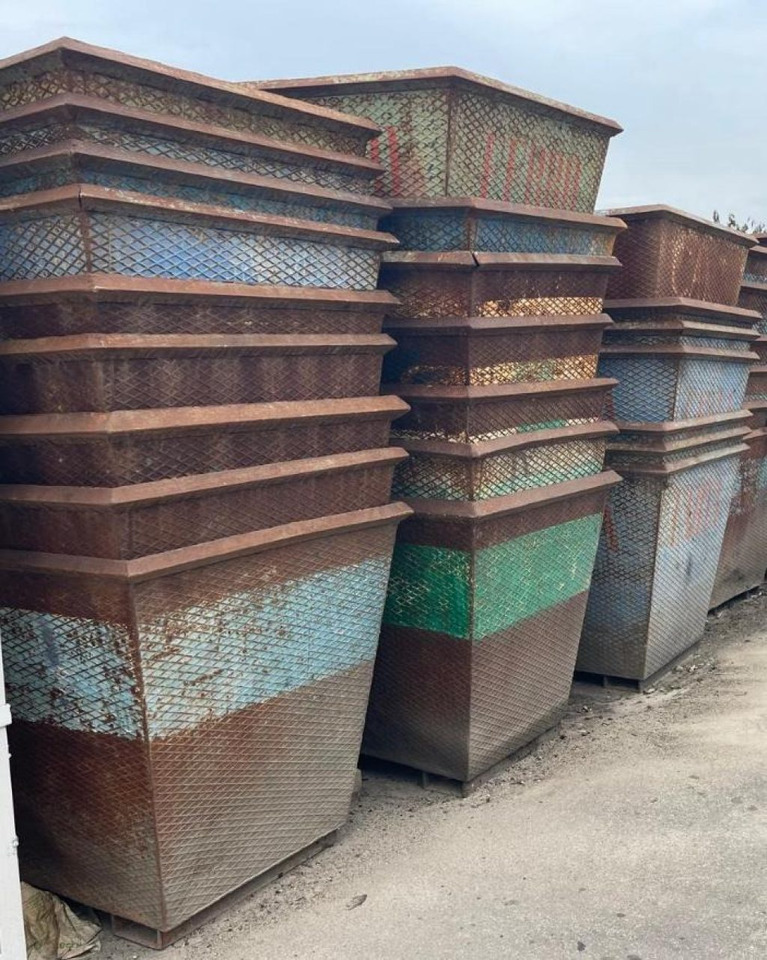 VASCHETTA USATA IN FERRO CON FODERI PER MULETTO - Užtraukiamas konteineris: foto 2 VASCHETTA USATA IN FERRO CON FODERI PER MULETTO - Užtraukiamas konteineris: foto 2