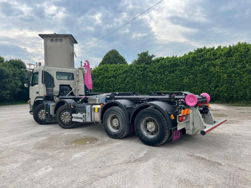 VOLVO FM480 SCARRABILE 8X4 - Hook-lift sunkvežimis: foto 3 VOLVO FM480 SCARRABILE 8X4 - Hook-lift sunkvežimis: foto 3
