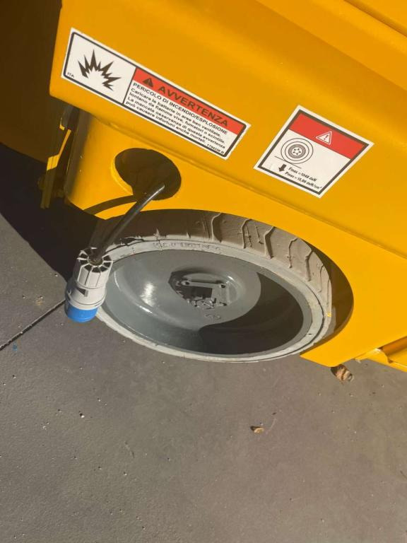 Haulotte COMPACT 10N - Žirklinis keltuvas: foto 4 Haulotte COMPACT 10N - Žirklinis keltuvas: foto 4