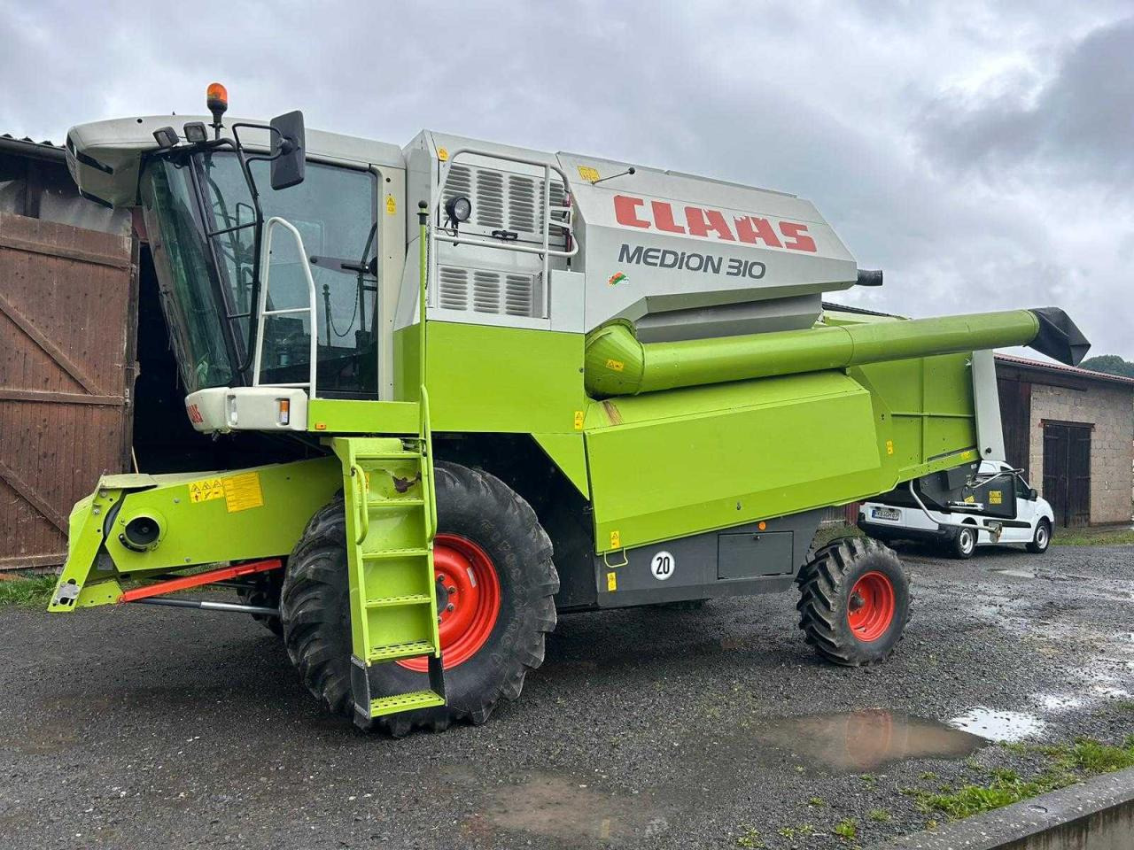 CLAAS Medion 310 - Derliaus nuėmimo kombainas: foto 1 CLAAS Medion 310 - Derliaus nuėmimo kombainas: foto 1