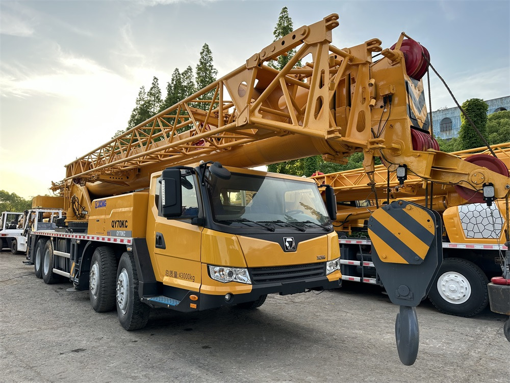 XCMG qy70kc xct75 qy75kc 70ton 75 ton 80 ton 85 ton 90 ton 100 ton 110 ton 130 ton truck crane - Autokranas: foto 2 XCMG qy70kc xct75 qy75kc 70ton 75 ton 80 ton 85 ton 90 ton 100 ton 110 ton 130 ton truck crane - Autokranas: foto 2