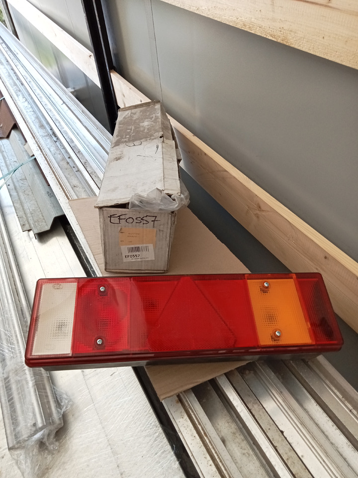 Trouillet FEU ARRIERE GAUCHE LC7T - Galinis žibintas: foto 1 Trouillet FEU ARRIERE GAUCHE LC7T - Galinis žibintas: foto 1