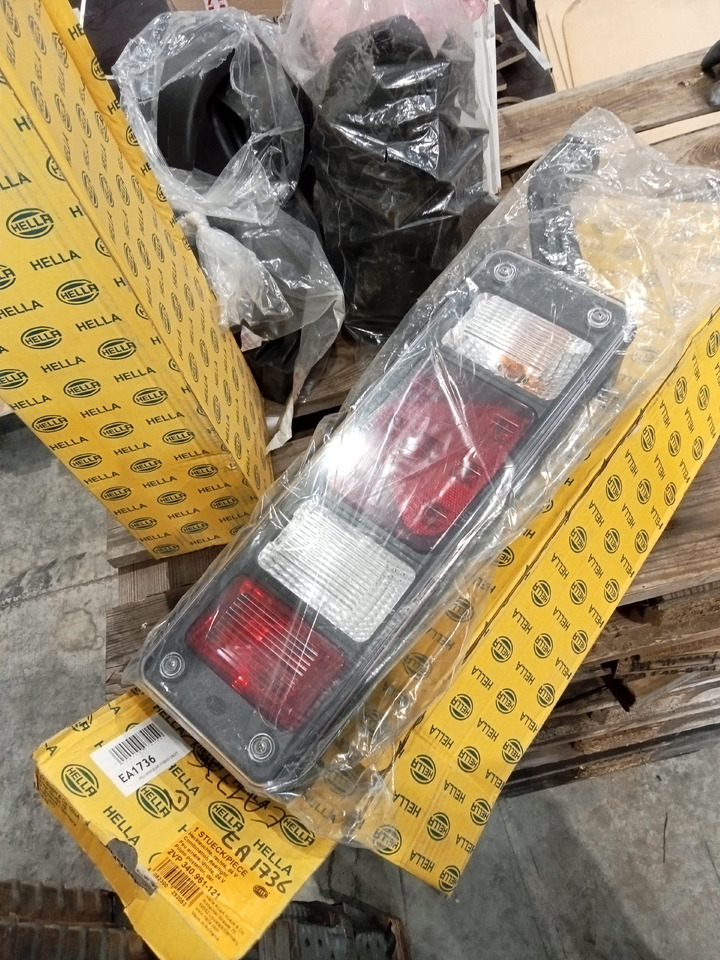 Trouillet FEU MODULAR HYBRID DROIT + GAUCHE - Galinis žibintas: foto 2 Trouillet FEU MODULAR HYBRID DROIT + GAUCHE - Galinis žibintas: foto 2