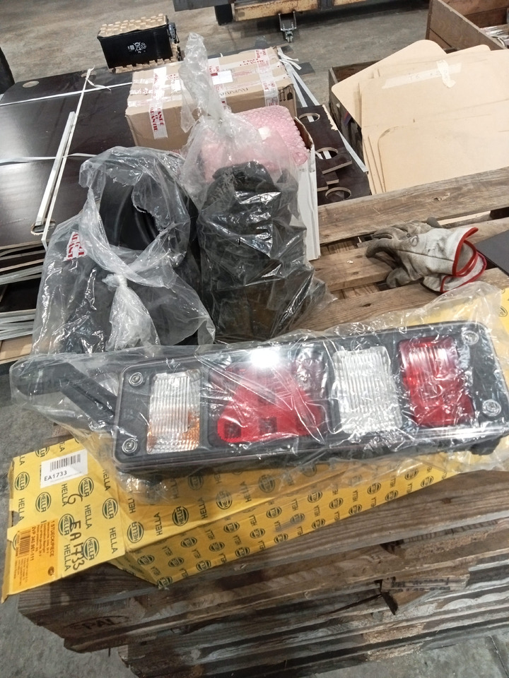 Trouillet FEU MODULAR HYBRID DROIT + GAUCHE - Galinis žibintas: foto 1 Trouillet FEU MODULAR HYBRID DROIT + GAUCHE - Galinis žibintas: foto 1