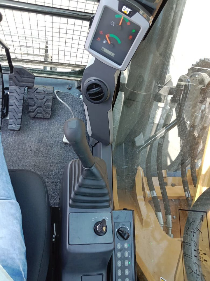 New Caterpillar 320D3GC tracked excavator - Vikšrinis ekskavatorius: foto 5 New Caterpillar 320D3GC tracked excavator - Vikšrinis ekskavatorius: foto 5