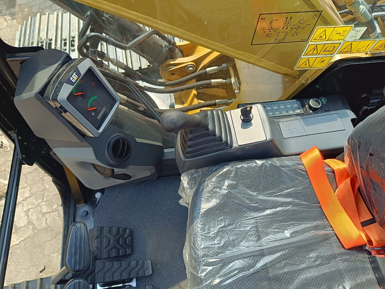 New Caterpillar 320D3GC tracked excavator - Vikšrinis ekskavatorius: foto 4 New Caterpillar 320D3GC tracked excavator - Vikšrinis ekskavatorius: foto 4