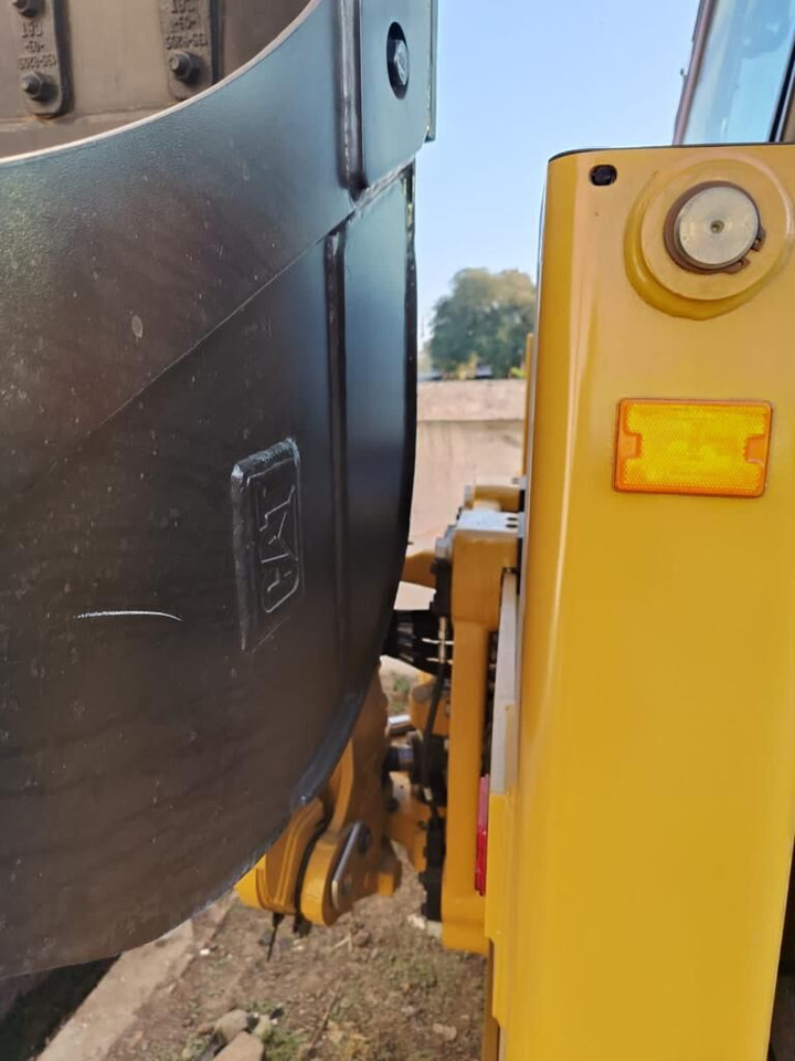 New Caterpillar 424 backhoe loader - Ekskavatorius-krautuvas: foto 5 New Caterpillar 424 backhoe loader - Ekskavatorius-krautuvas: foto 5