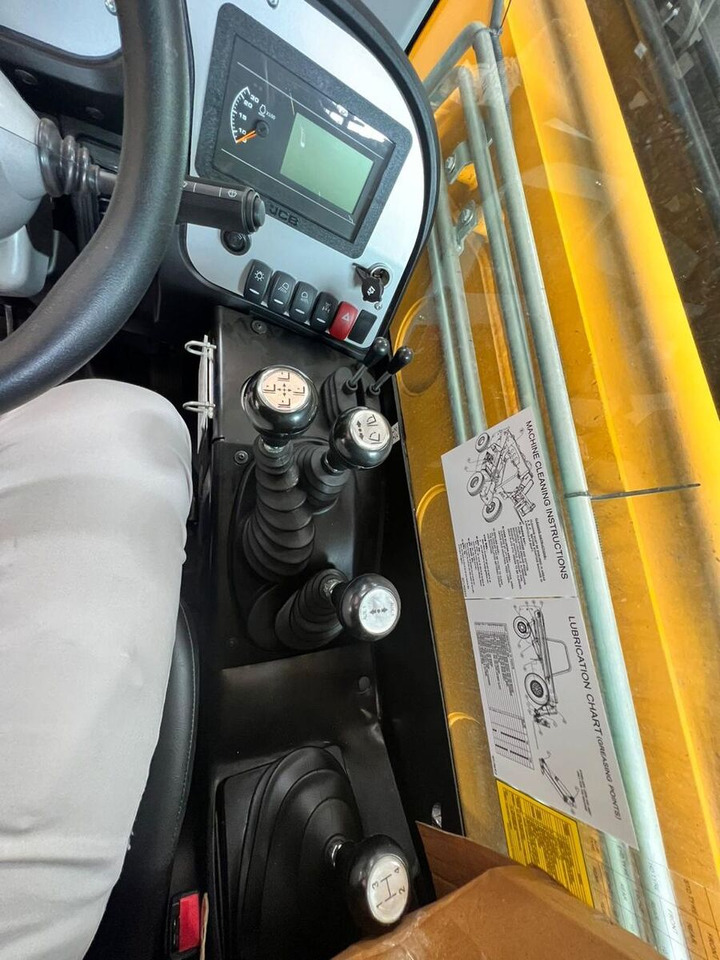 New JCB 530-110 telehandler - Teleskopinis krautuvas: foto 4 New JCB 530-110 telehandler - Teleskopinis krautuvas: foto 4