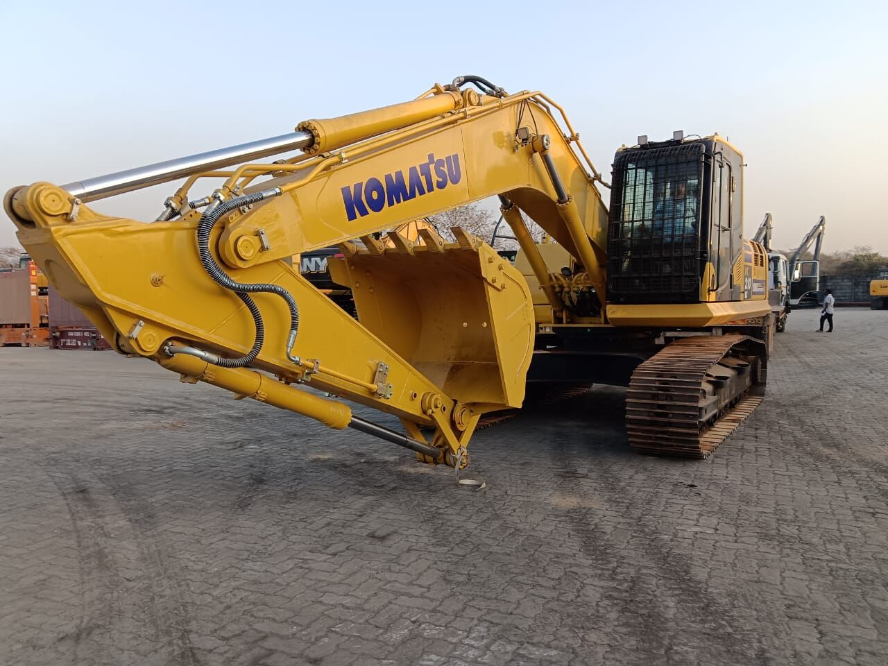 New Komatsu PC210 tracked excavator - Vikšrinis ekskavatorius: foto 5 New Komatsu PC210 tracked excavator - Vikšrinis ekskavatorius: foto 5