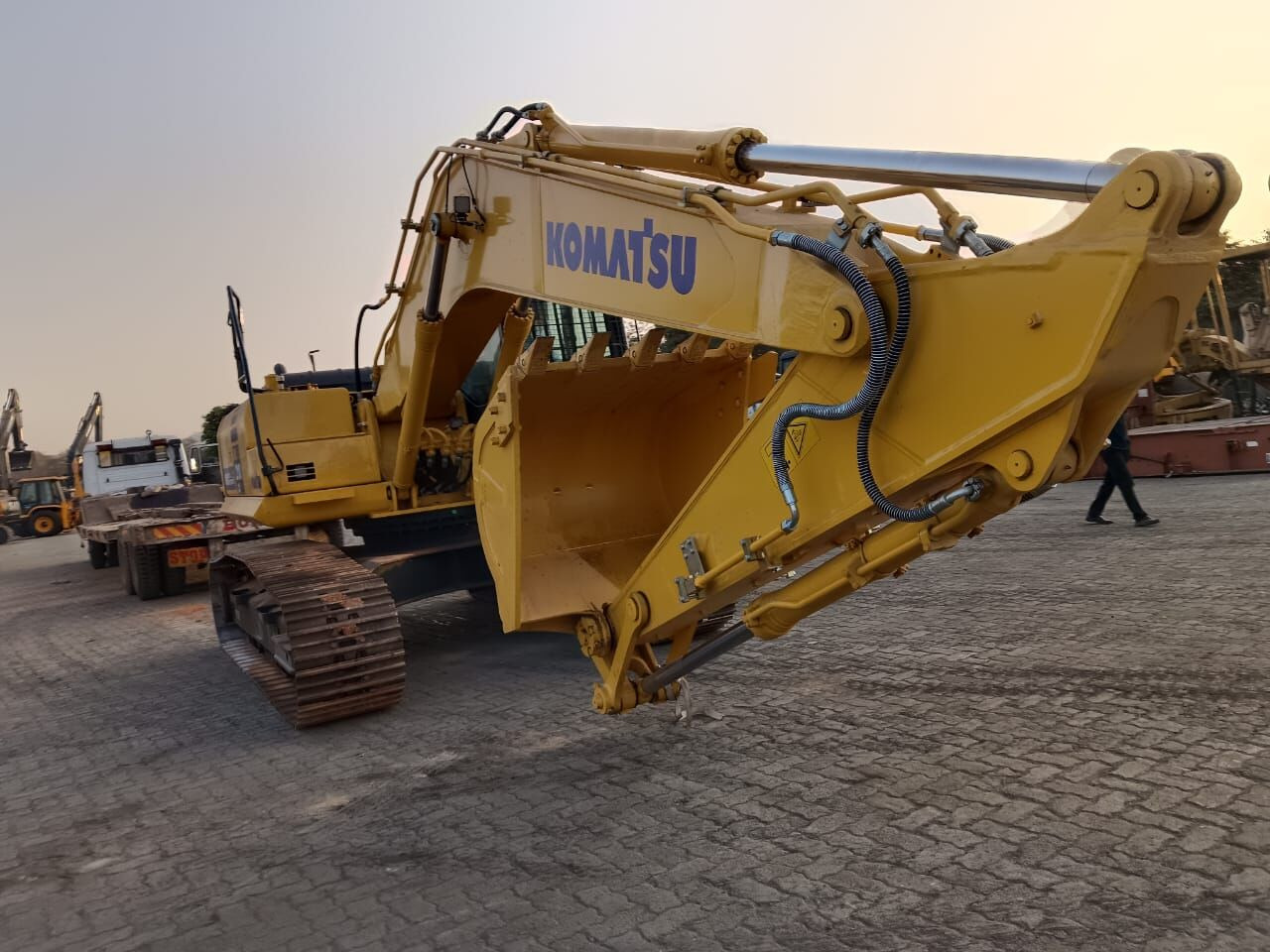New Komatsu PC210 tracked excavator - Vikšrinis ekskavatorius: foto 4 New Komatsu PC210 tracked excavator - Vikšrinis ekskavatorius: foto 4