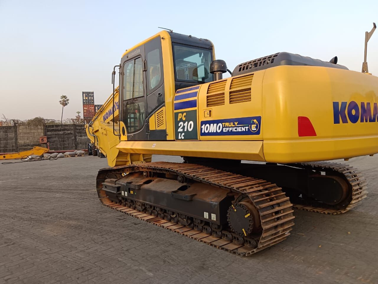 New Komatsu PC210 tracked excavator - Vikšrinis ekskavatorius: foto 1 New Komatsu PC210 tracked excavator - Vikšrinis ekskavatorius: foto 1