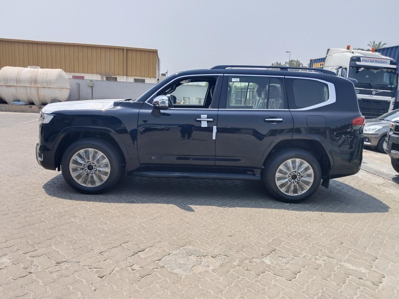 Toyota Land Cruiser VXR - Lengvasis automobilis: foto 1 Toyota Land Cruiser VXR - Lengvasis automobilis: foto 1
