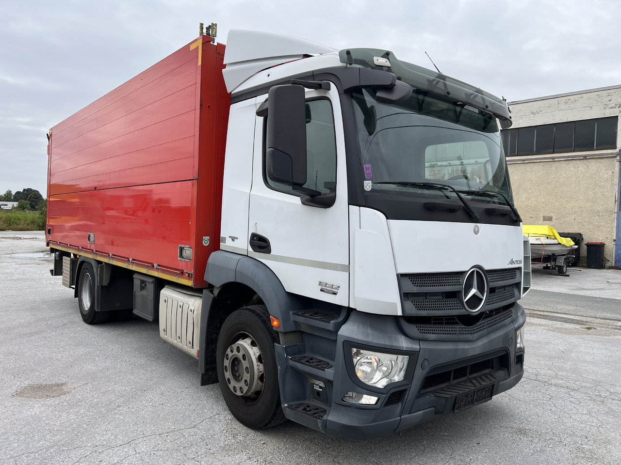 MERCEDES-BENZ ANTOS 1832 Getränkw. LBW | Klima | EURO 6 - Gėrimų tiekimo sunkvežimis: foto 2 MERCEDES-BENZ ANTOS 1832 Getränkw. LBW | Klima | EURO 6 - Gėrimų tiekimo sunkvežimis: foto 2