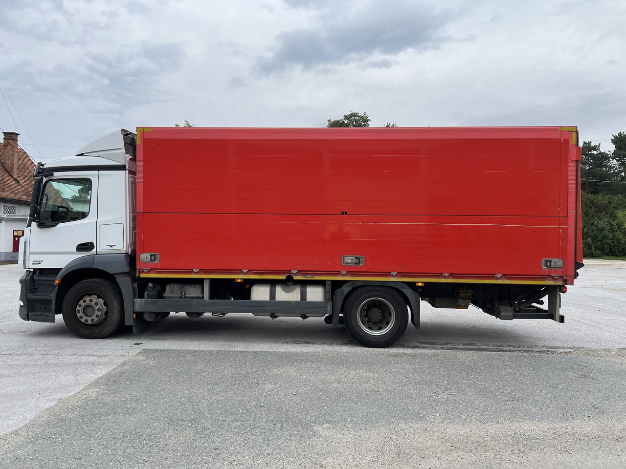 MERCEDES-BENZ ANTOS 1832 Getränkw. LBW | Klima | EURO 6 - Gėrimų tiekimo sunkvežimis: foto 3 MERCEDES-BENZ ANTOS 1832 Getränkw. LBW | Klima | EURO 6 - Gėrimų tiekimo sunkvežimis: foto 3