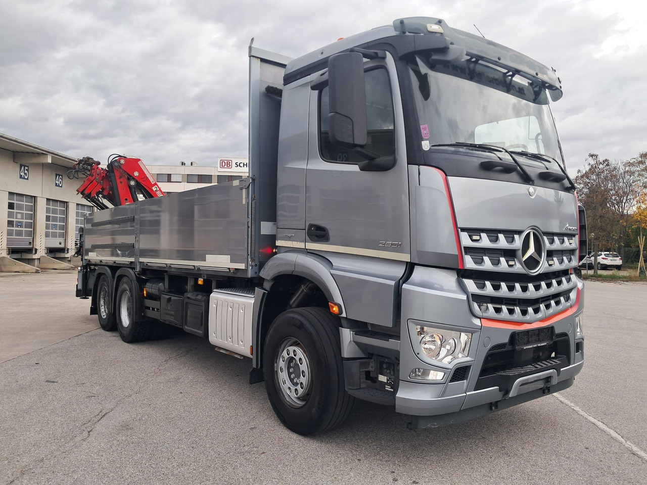 MERCEDES-BENZ AROCS 28.51 | 6x4| Retarder |Kran |Klima | Euro 6 - Platforminis/ Bortinis sunkvežimis, Sunkvežimis su kranu: foto 2 MERCEDES-BENZ AROCS 28.51 | 6x4| Retarder |Kran |Klima | Euro 6 - Platforminis/ Bortinis sunkvežimis, Sunkvežimis su kranu: foto 2