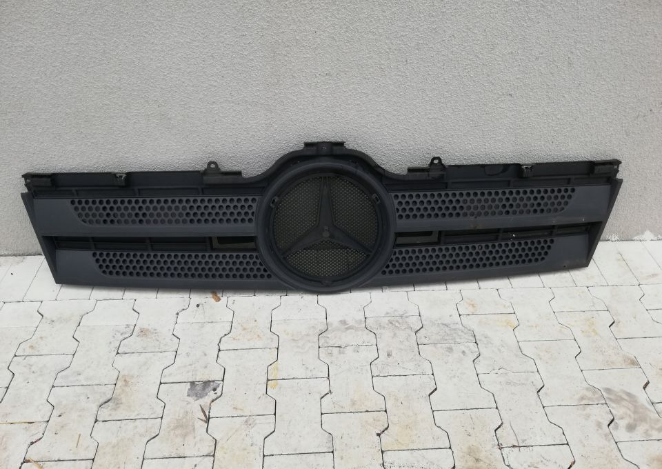 ATRAPA GRILL MERCEDES ACTROS MP4 ORYGINAŁ - Grotelės - Sunkvežimis: foto 1 ATRAPA GRILL MERCEDES ACTROS MP4 ORYGINAŁ - Grotelės - Sunkvežimis: foto 1