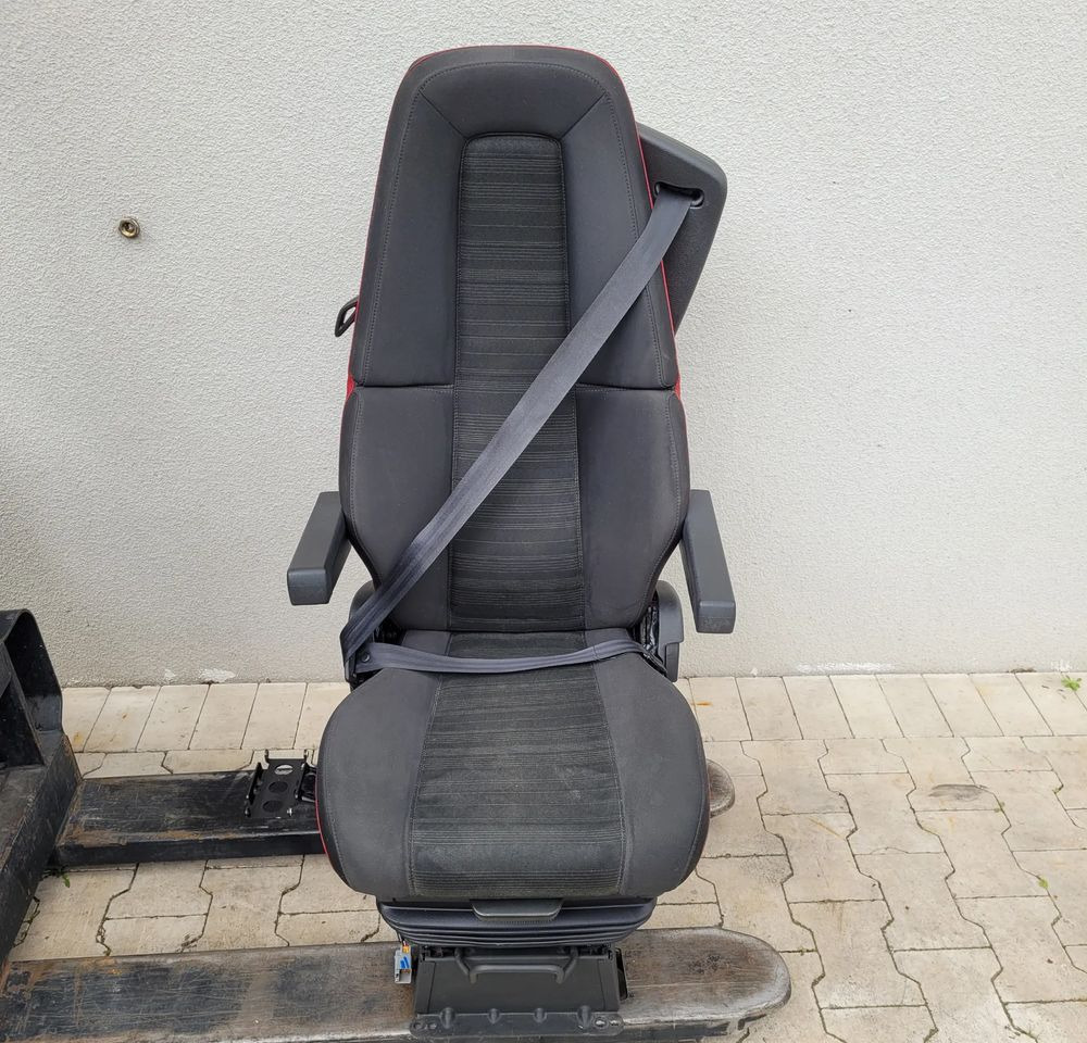 FOTEL KIEROWCY VOLVO FH4 ORYGINAŁ CHWALIM116 - Sėdynė - Sunkvežimis: foto 1 FOTEL KIEROWCY VOLVO FH4 ORYGINAŁ CHWALIM116 - Sėdynė - Sunkvežimis: foto 1