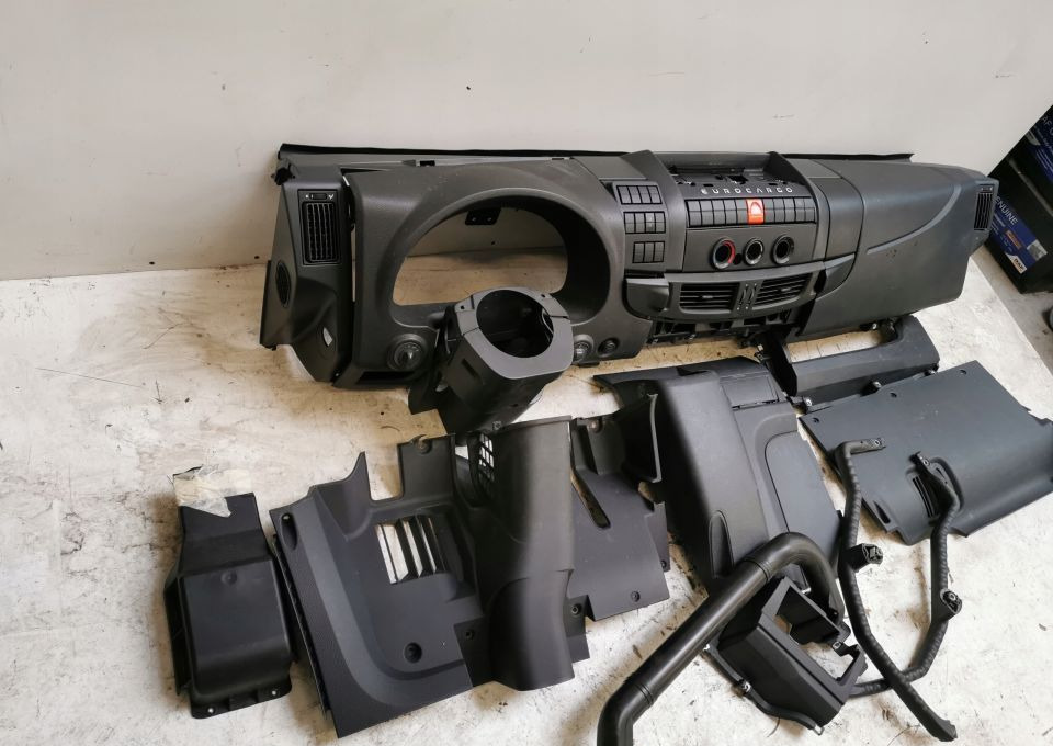 KONSOLA IVECO EUROCARGO EURO6 - Prietaisų skydas - Sunkvežimis: foto 2 KONSOLA IVECO EUROCARGO EURO6 - Prietaisų skydas - Sunkvežimis: foto 2