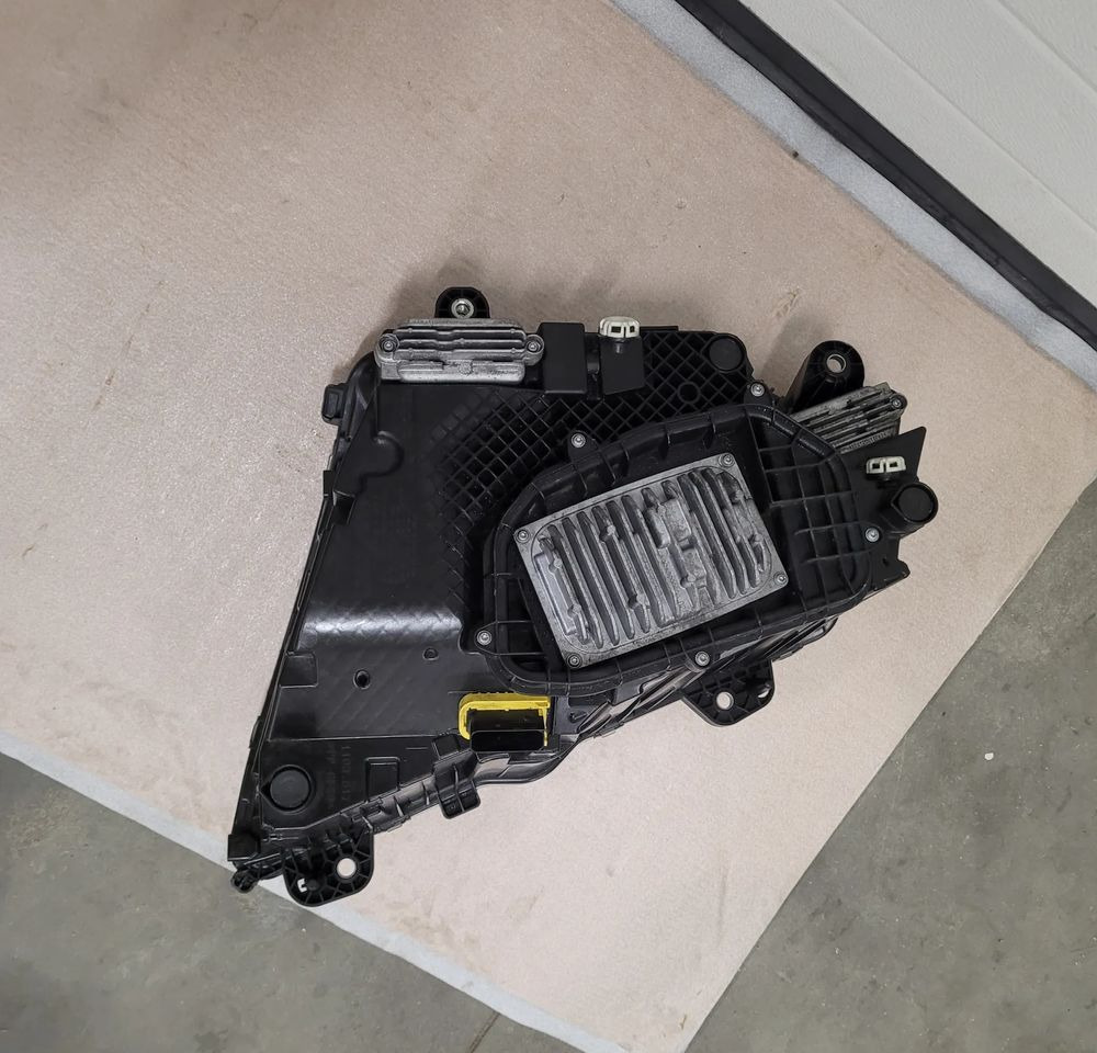 LAMPA LED VOLVO FH5 ORYGINAŁ LH. 23752680 - Apšvietimas - Sunkvežimis: foto 2 LAMPA LED VOLVO FH5 ORYGINAŁ LH. 23752680 - Apšvietimas - Sunkvežimis: foto 2