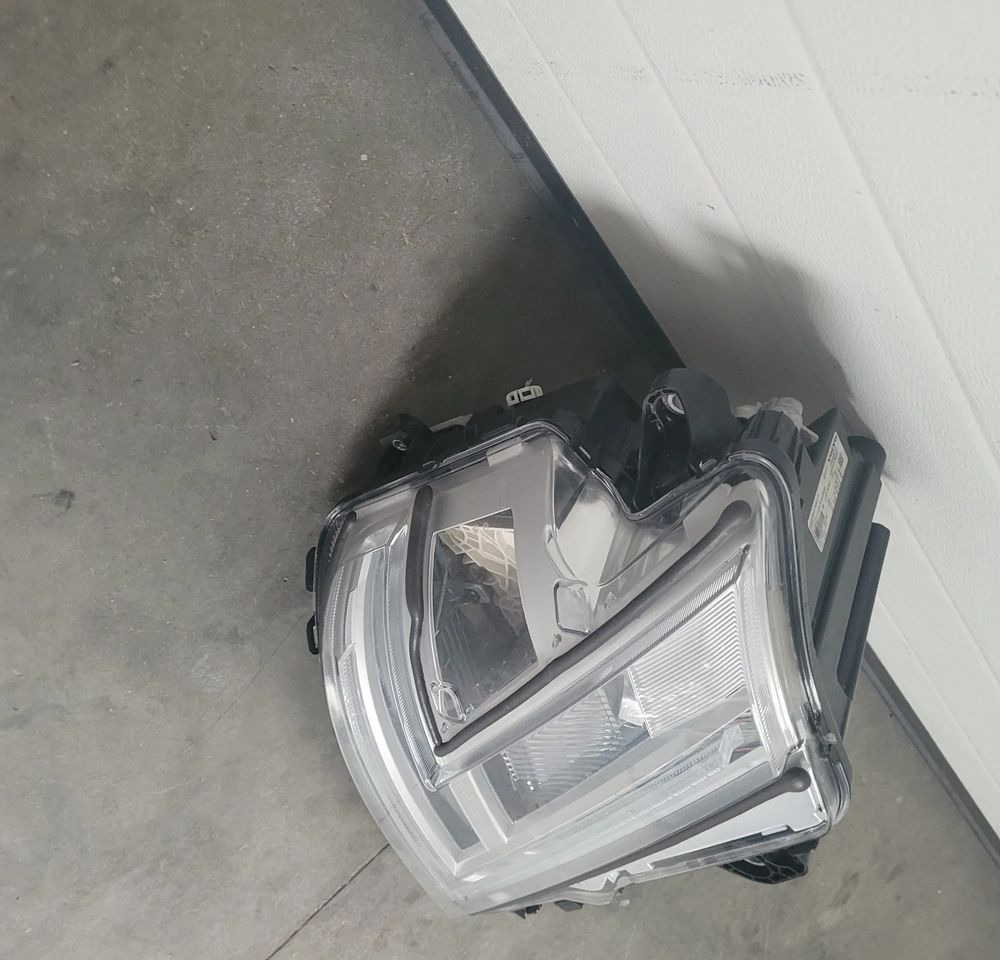 LAMPA LED VOLVO FH5 PRAWA OM 24056510 ORYGINAL CHWALIM116 - Apšvietimas - Sunkvežimis: foto 2 LAMPA LED VOLVO FH5 PRAWA OM 24056510 ORYGINAL CHWALIM116 - Apšvietimas - Sunkvežimis: foto 2