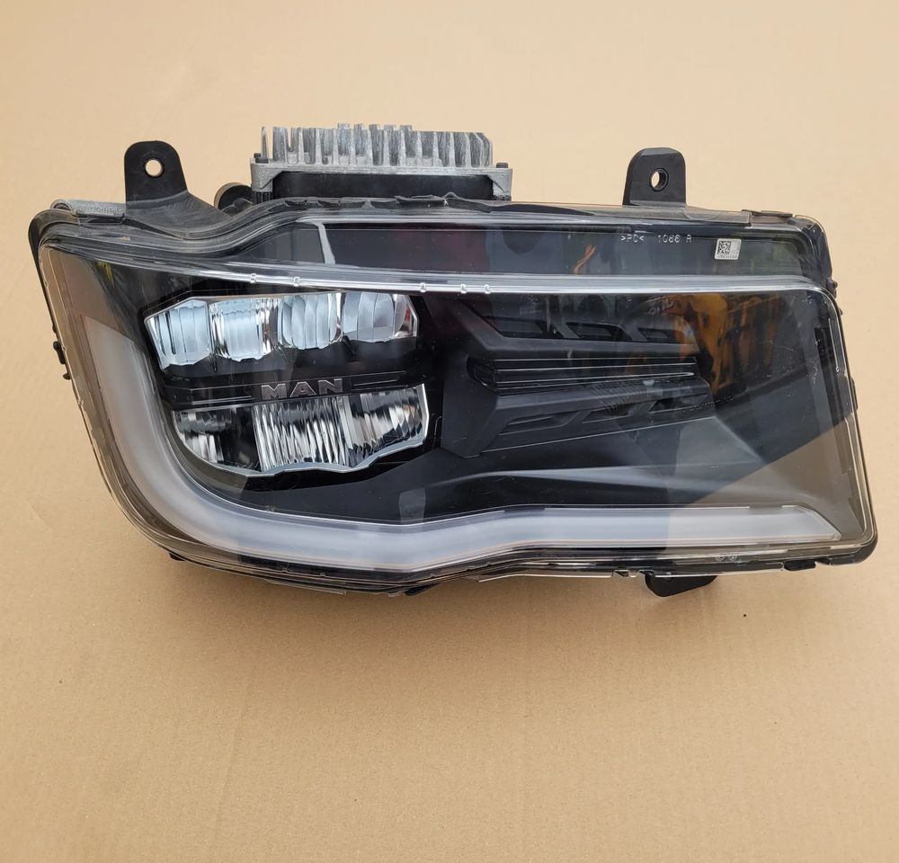 LAMPA MAN TG3 LED PRAWA 81.25101-6822 CHWALIM116 - Apšvietimas - Sunkvežimis: foto 1 LAMPA MAN TG3 LED PRAWA 81.25101-6822 CHWALIM116 - Apšvietimas - Sunkvežimis: foto 1