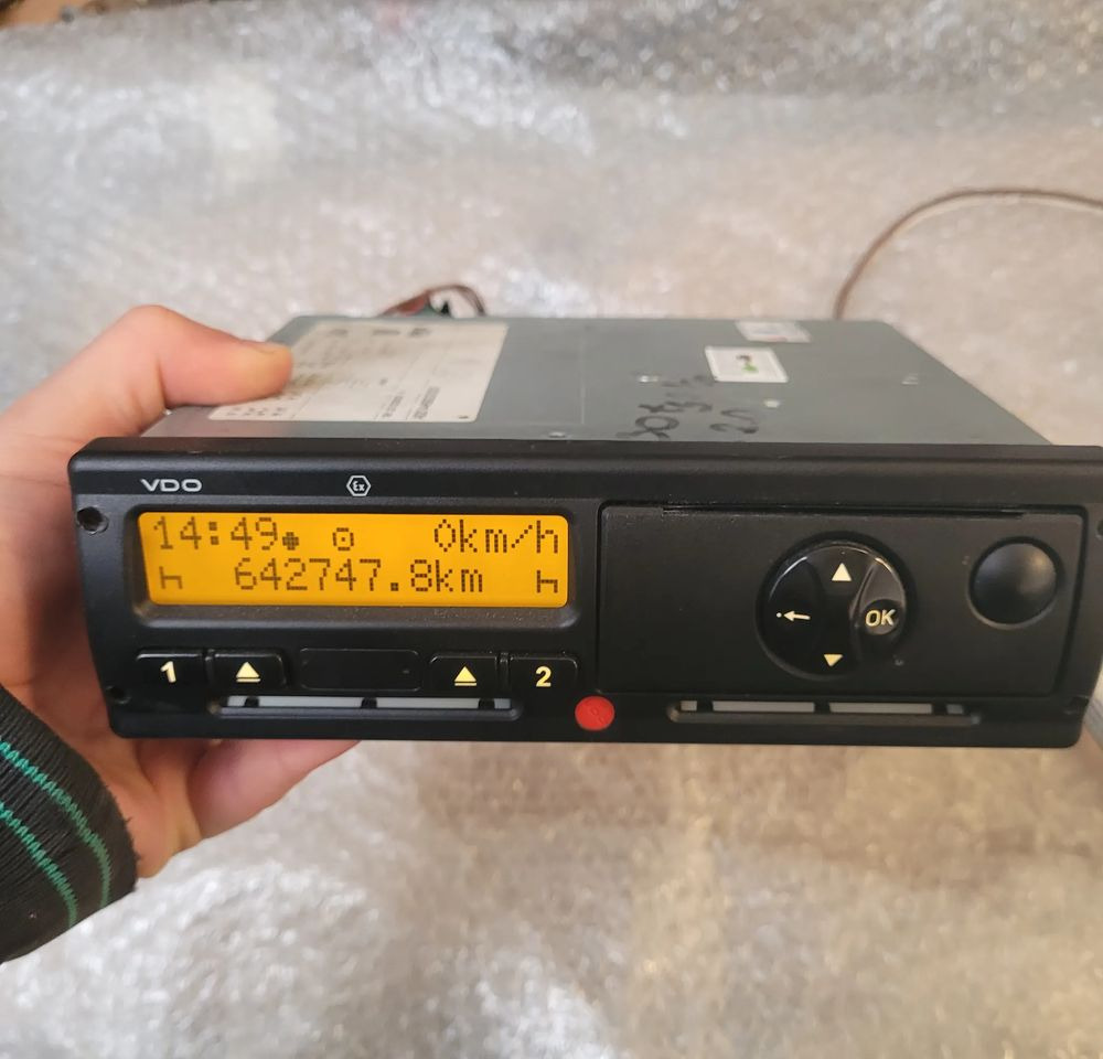 TACHOGRAF MERCEDES ACTROS A0014469033 R.2.0 - Tachografas - Sunkvežimis: foto 1 TACHOGRAF MERCEDES ACTROS A0014469033 R.2.0 - Tachografas - Sunkvežimis: foto 1