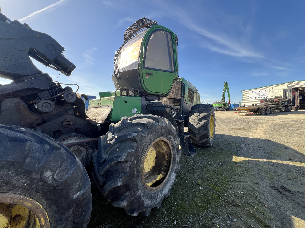 JOHN DEERE 1270E - Harvesteris: foto 1 JOHN DEERE 1270E - Harvesteris: foto 1