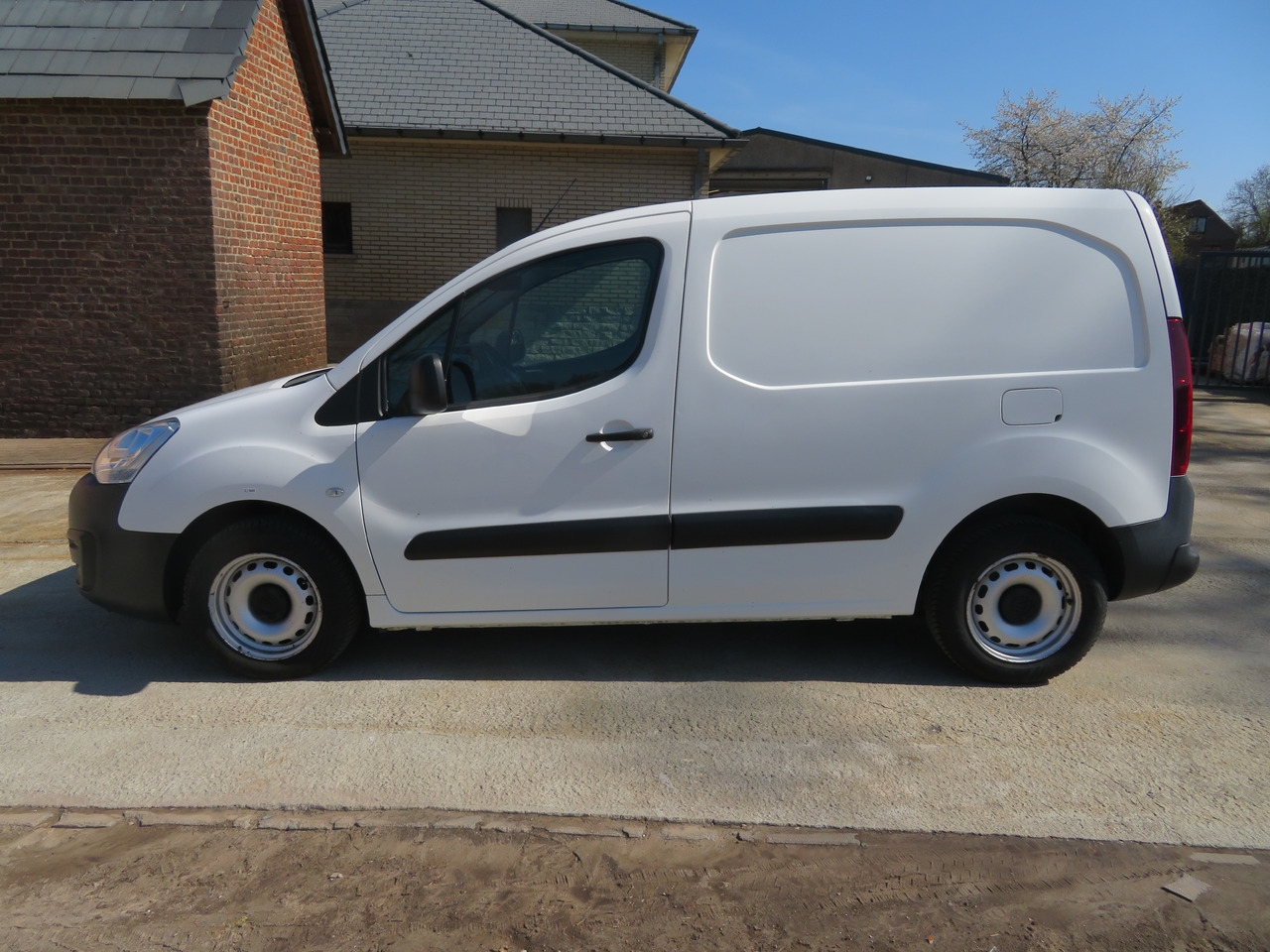 CITROËN Berlingo 1.6 BlueHDi CLUB - Krovininis mikroautobusas: foto 4 CITROËN Berlingo 1.6 BlueHDi CLUB - Krovininis mikroautobusas: foto 4