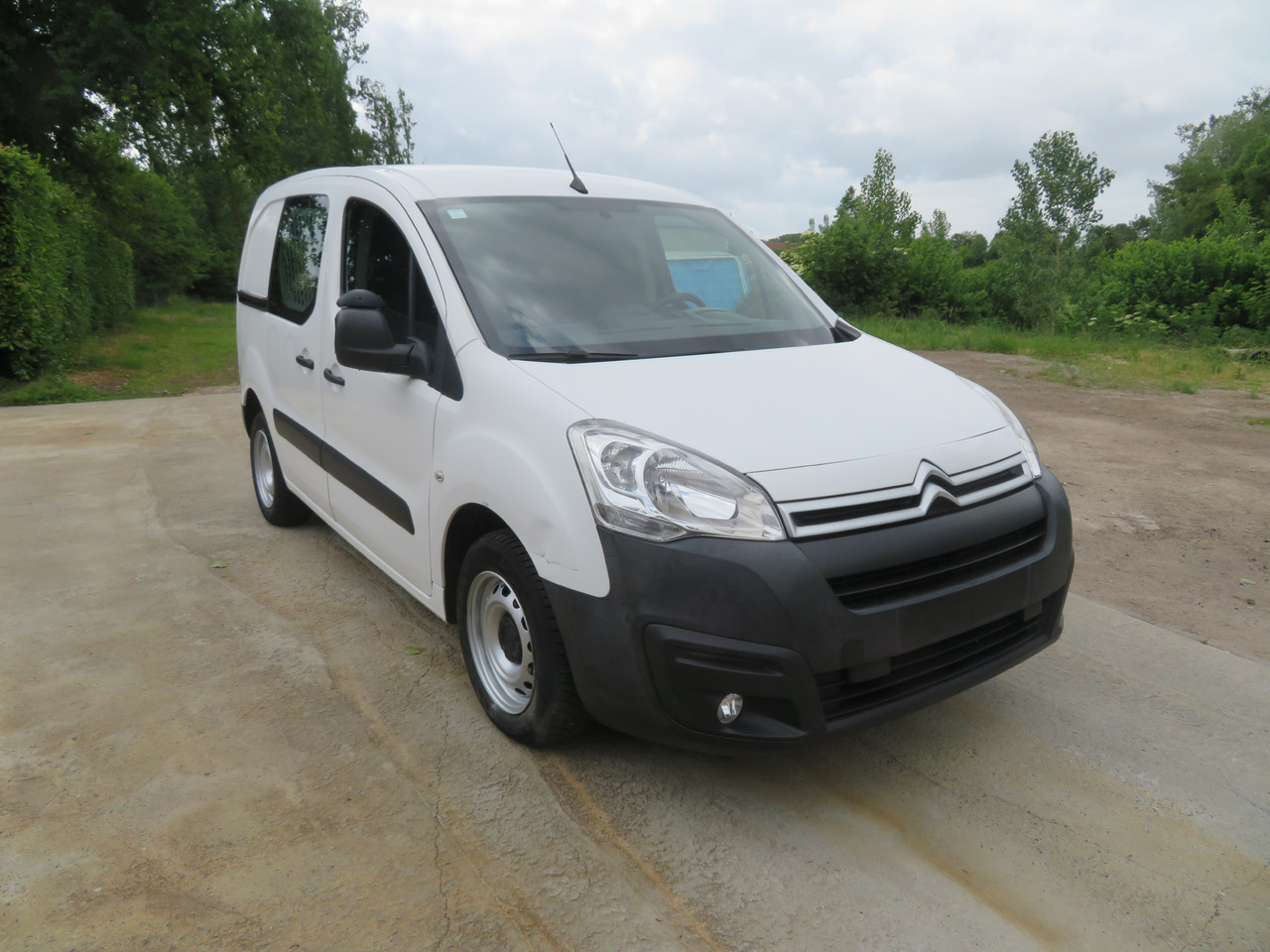 CITROËN Berlingo 1.6 BlueHDi CLUB - Krovininis mikroautobusas: foto 1 CITROËN Berlingo 1.6 BlueHDi CLUB - Krovininis mikroautobusas: foto 1