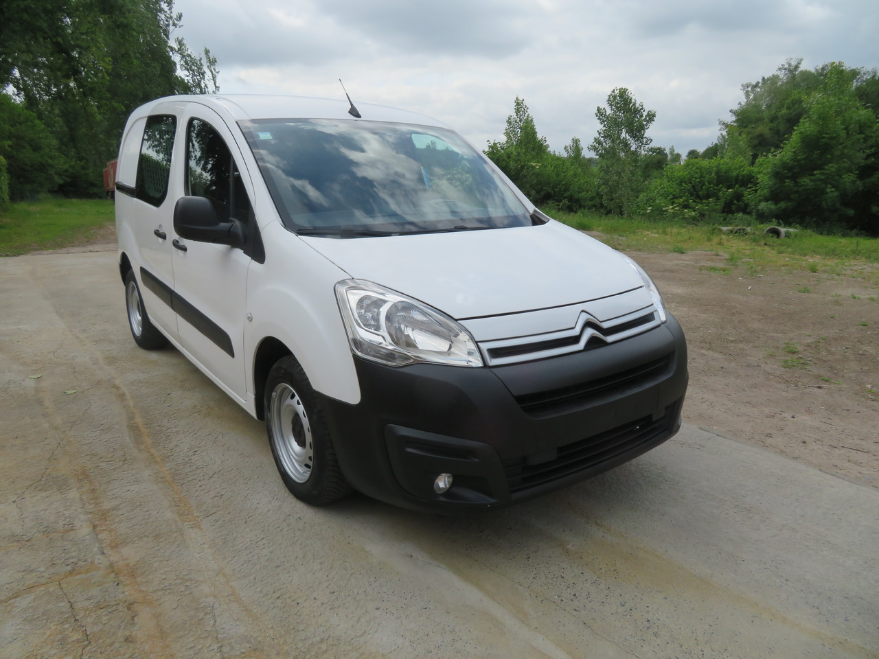 CITROËN Berlingo 1.6 BlueHDi CLUB - Krovininis mikroautobusas: foto 1 CITROËN Berlingo 1.6 BlueHDi CLUB - Krovininis mikroautobusas: foto 1