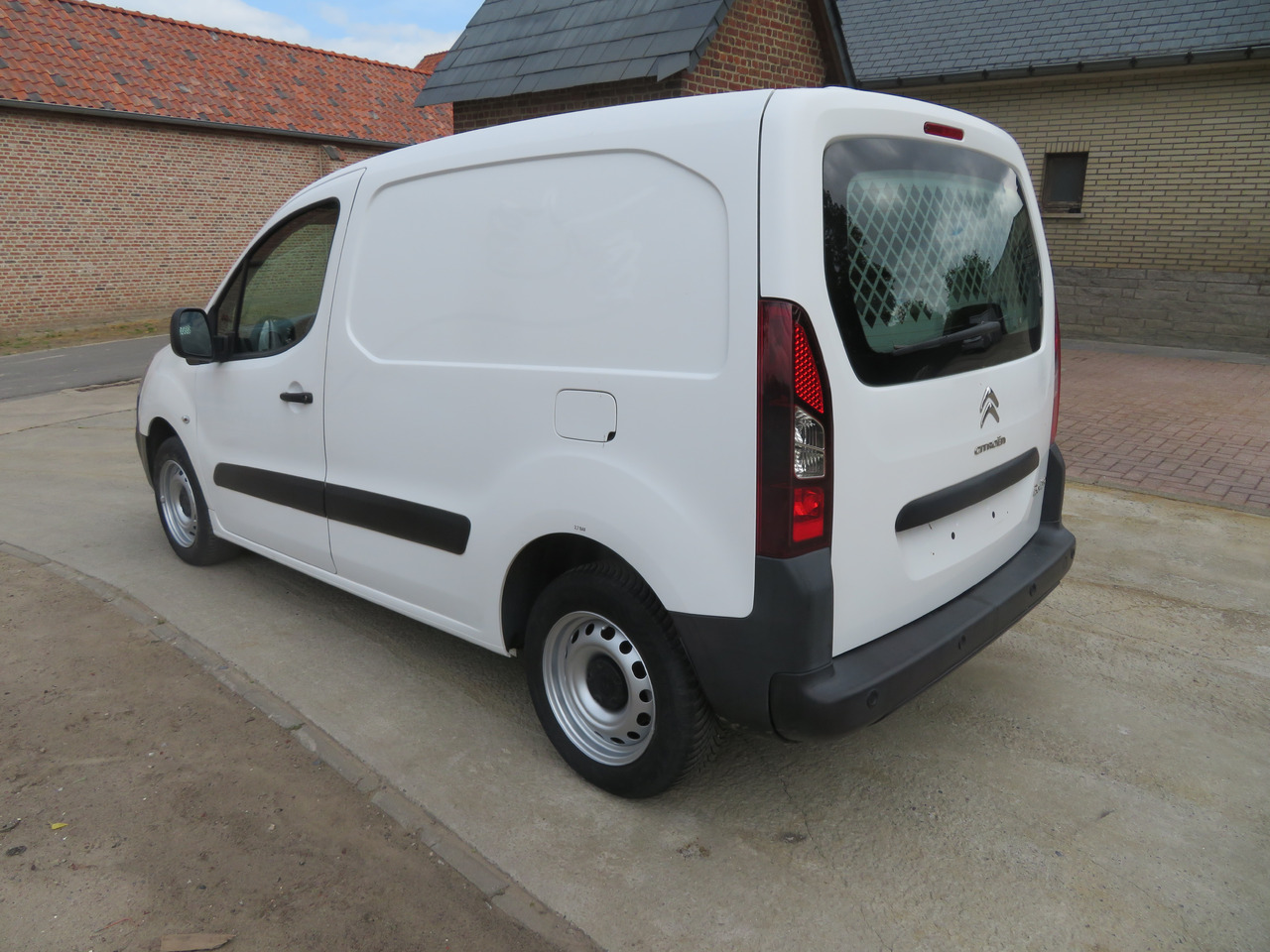 CITROËN Berlingo 1.6 BlueHDi CLUB - Krovininis mikroautobusas: foto 5 CITROËN Berlingo 1.6 BlueHDi CLUB - Krovininis mikroautobusas: foto 5