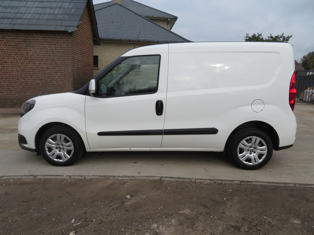 Fiat Doblo Cargo 1.6 Multijet - Mažas furgonas: foto 4 Fiat Doblo Cargo 1.6 Multijet - Mažas furgonas: foto 4