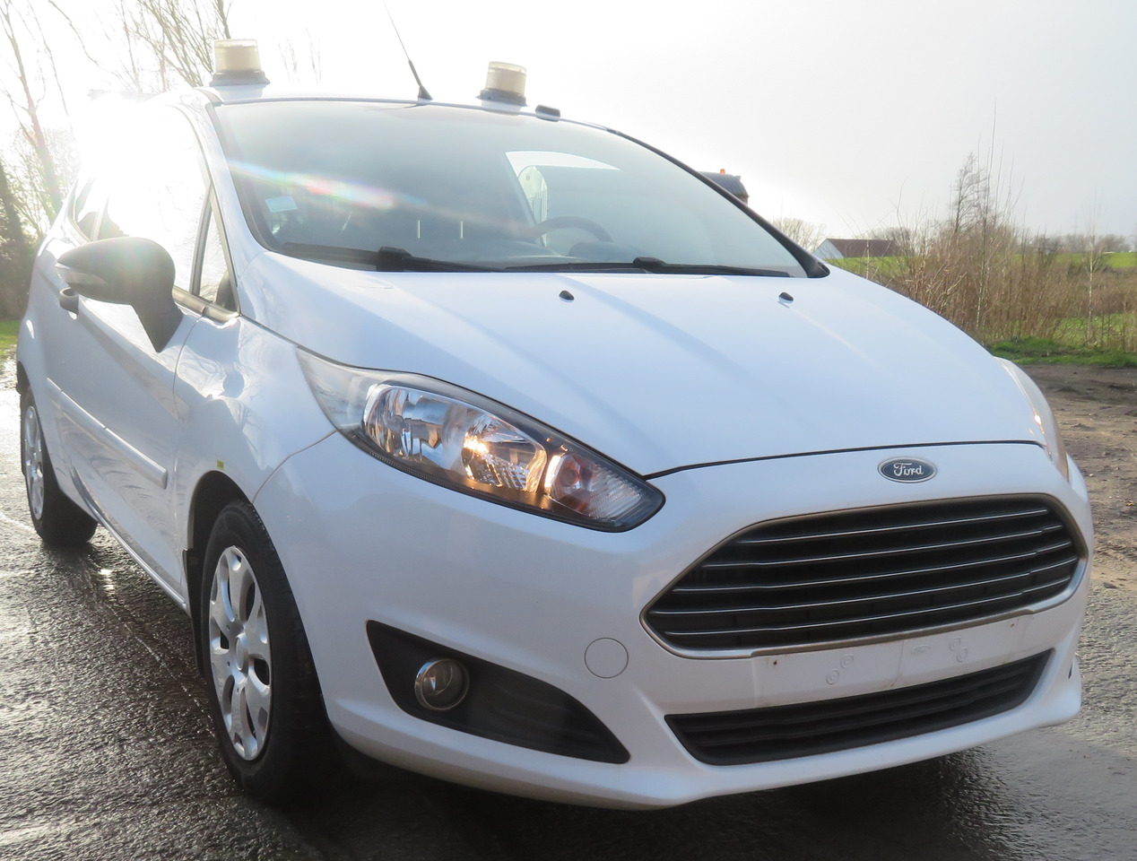 Ford Fiësta Van 1.5 - Mažas furgonas: foto 1 Ford Fiësta Van 1.5 - Mažas furgonas: foto 1