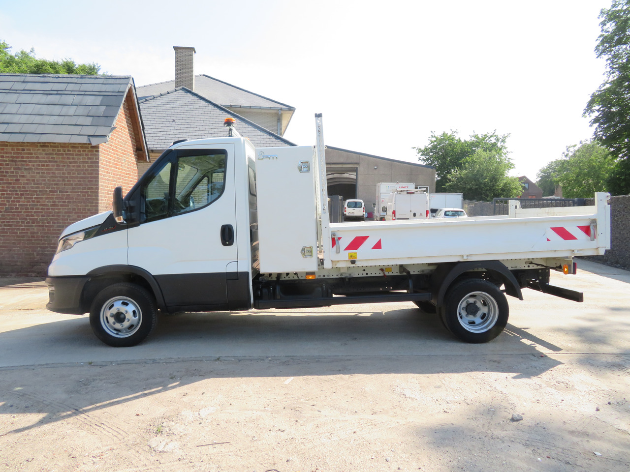 IVECO Daily 35C16 3.0 - Mažas savivartis: foto 4 IVECO Daily 35C16 3.0 - Mažas savivartis: foto 4