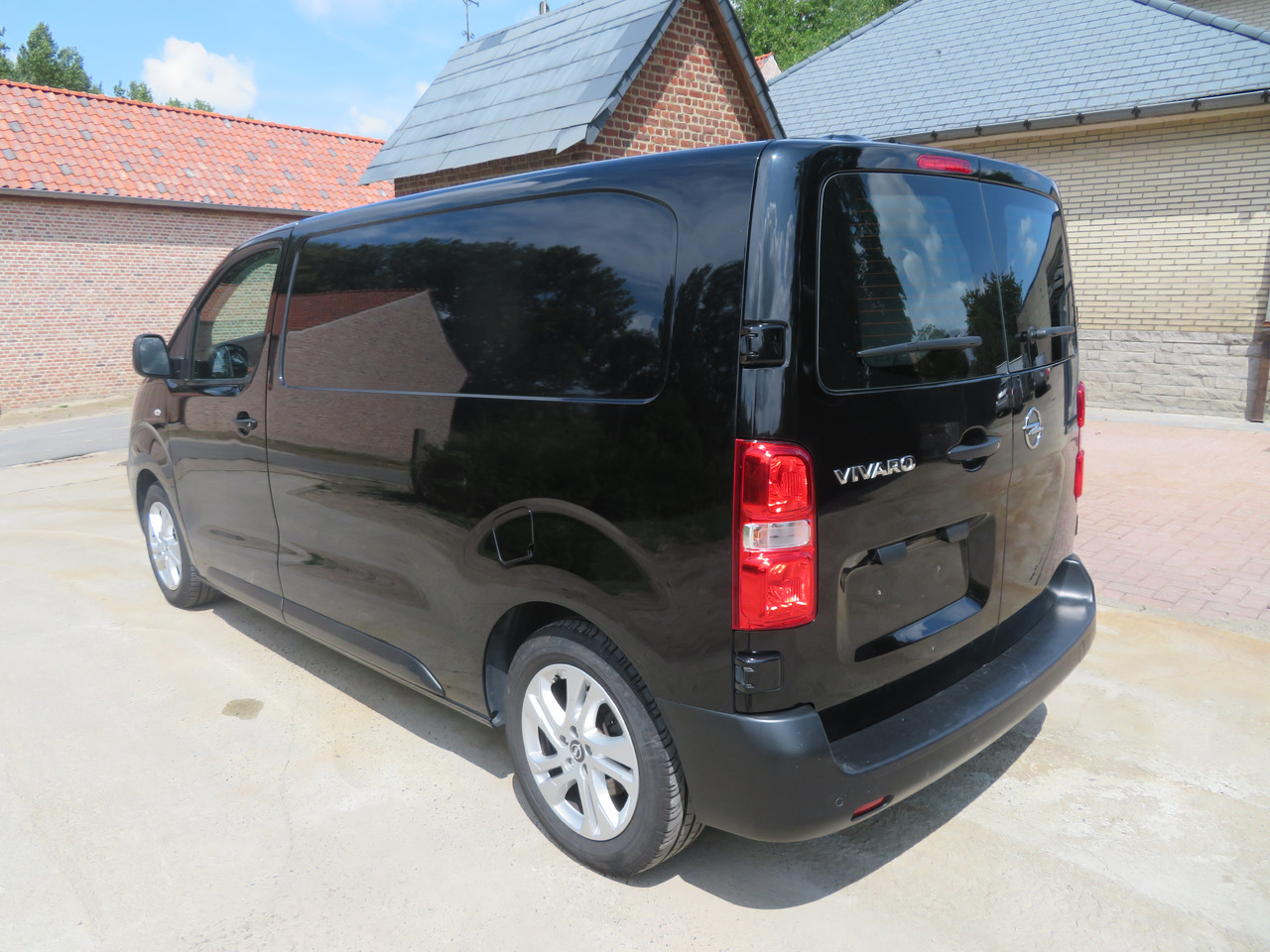 OPEL Vivaro Edition 2.0 Turbo - L2H1 - Mažas furgonas: foto 5 OPEL Vivaro Edition 2.0 Turbo - L2H1 - Mažas furgonas: foto 5