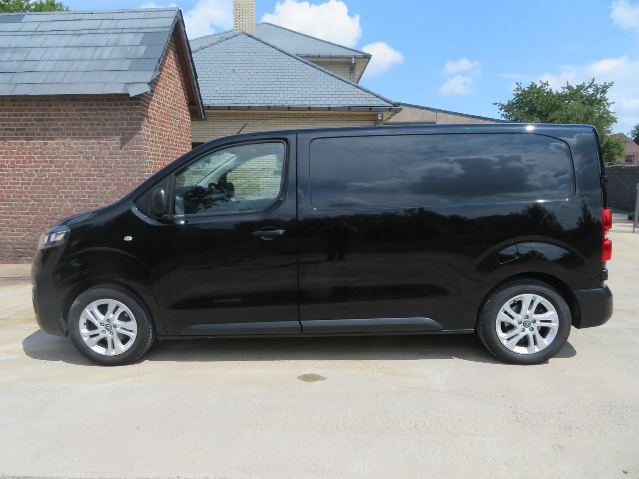 OPEL Vivaro Edition 2.0 Turbo - L2H1 - Mažas furgonas: foto 4 OPEL Vivaro Edition 2.0 Turbo - L2H1 - Mažas furgonas: foto 4