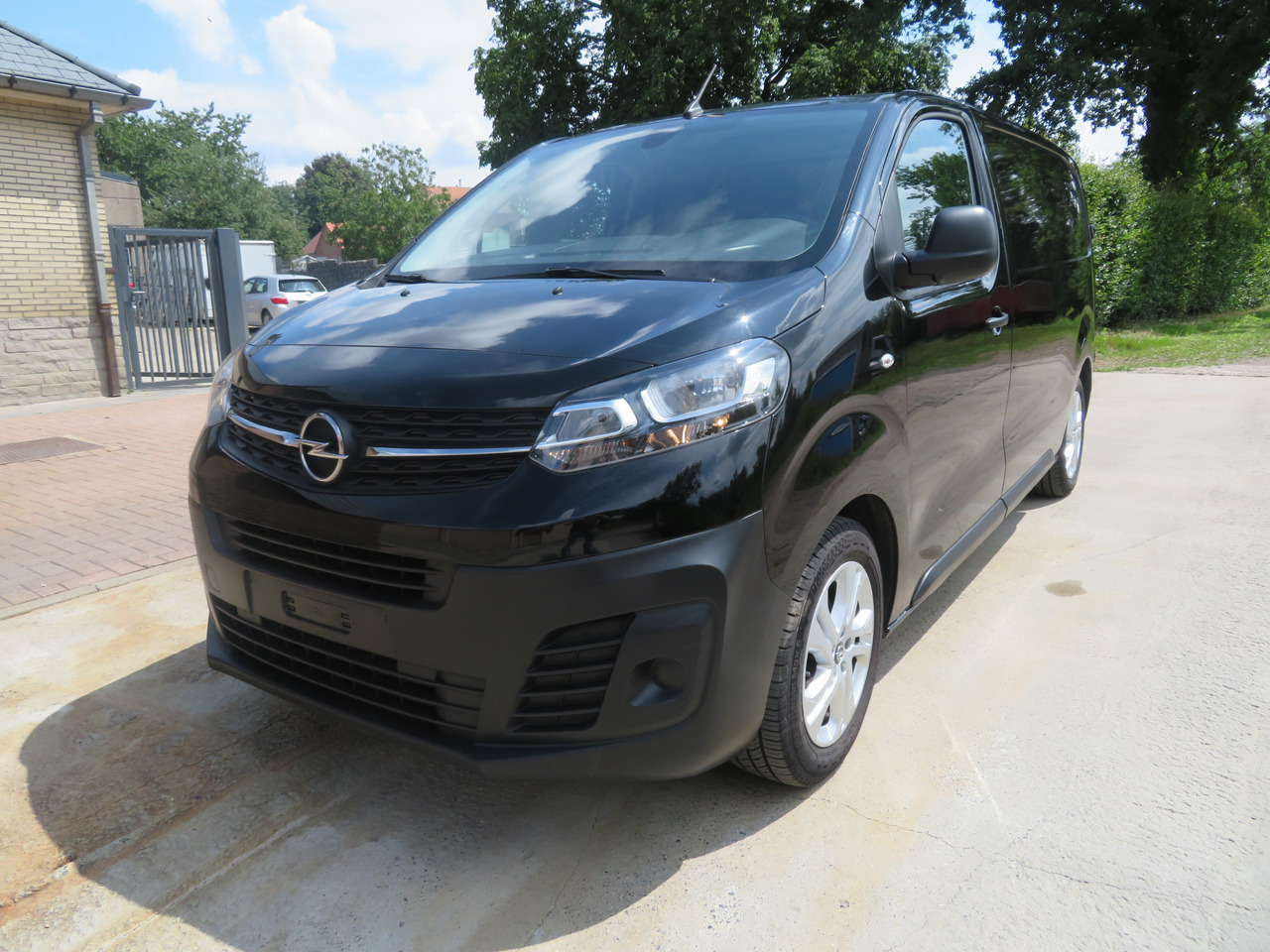 OPEL Vivaro Edition 2.0 Turbo - L2H1 - Mažas furgonas: foto 3 OPEL Vivaro Edition 2.0 Turbo - L2H1 - Mažas furgonas: foto 3