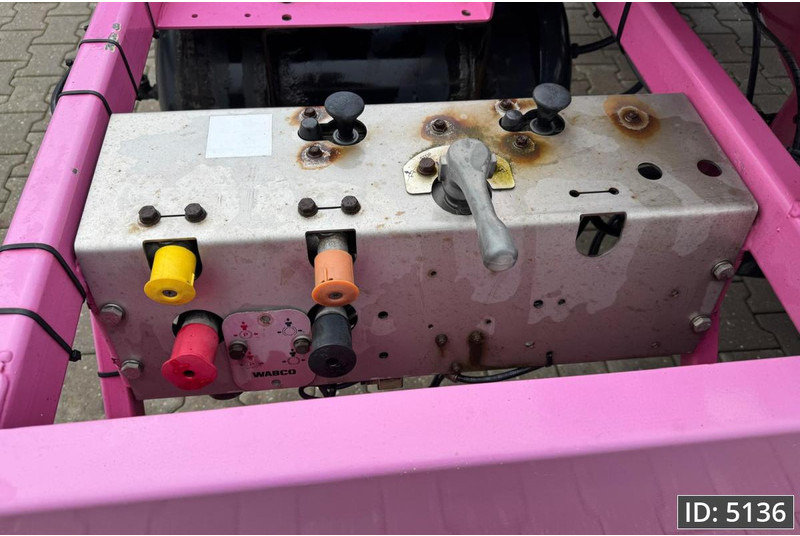 Broshuis 3UCC-39/45 Multi / 2x Extandable / 2x Lift Axle - Konteineris-vežimus/ Sukeisti kūną puspriekabė: foto 5 Broshuis 3UCC-39/45 Multi / 2x Extandable / 2x Lift Axle - Konteineris-vežimus/ Sukeisti kūną puspriekabė: foto 5