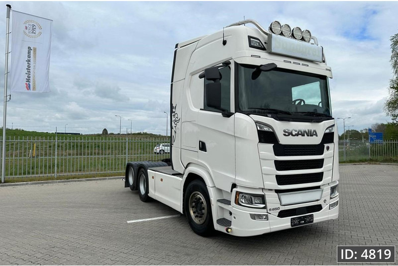 Scania S650 Topline, Euro 6, 6x2 / Retarder / Standklima / PTO / Leather / Sliding 5th wheel, Intarder - Vilkikas: foto 2 Scania S650 Topline, Euro 6, 6x2 / Retarder / Standklima / PTO / Leather / Sliding 5th wheel, Intarder - Vilkikas: foto 2