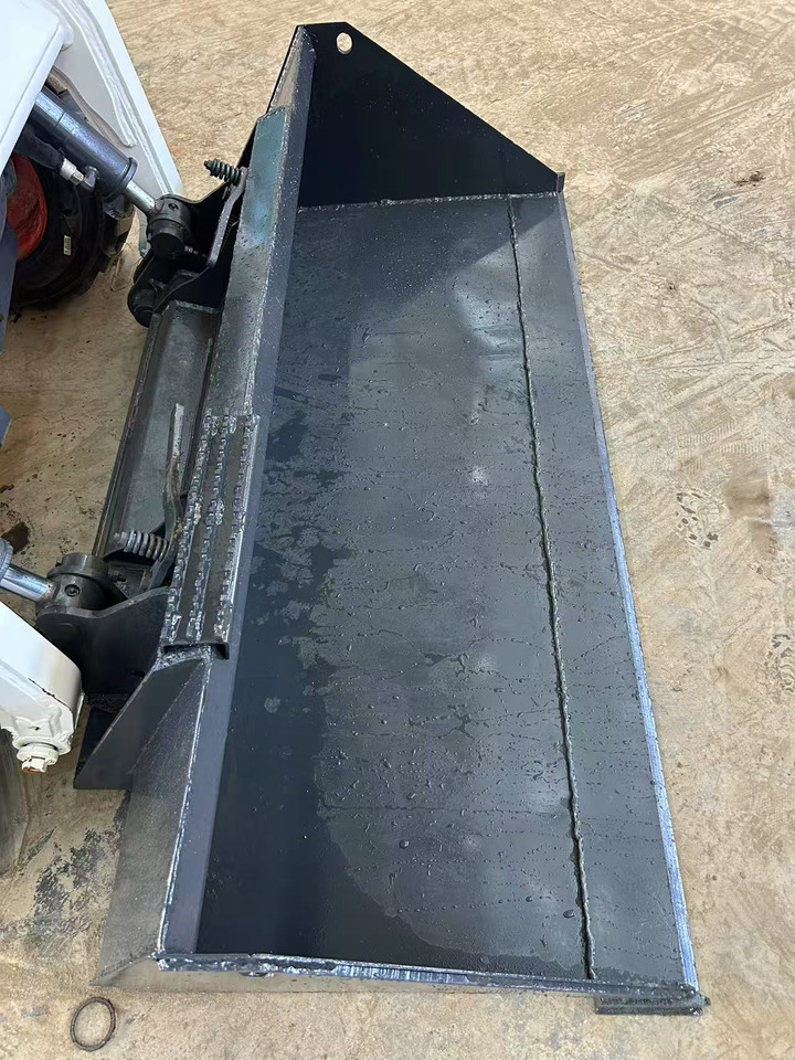 BOBCAT Skid Steer Loader S130 - Mini krautuvas: foto 4 BOBCAT Skid Steer Loader S130 - Mini krautuvas: foto 4