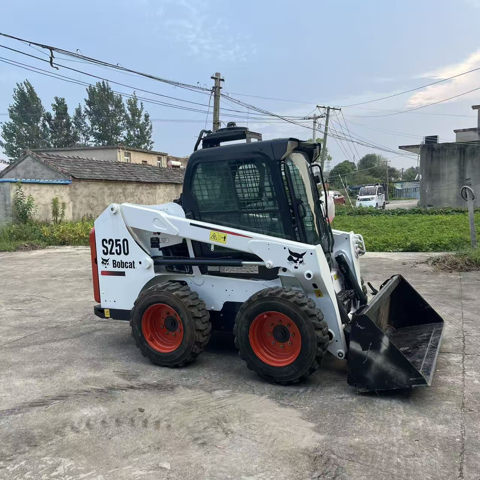 BOBCAT Skid Steer Loader S250 New Condition Hours True - Mini krautuvas: foto 5 BOBCAT Skid Steer Loader S250 New Condition Hours True - Mini krautuvas: foto 5