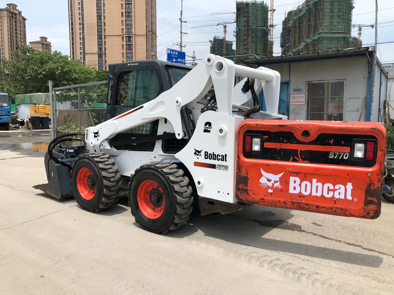 BOBCAT Skid Steer Loader S770 Click for Discount - Mini krautuvas: foto 1 BOBCAT Skid Steer Loader S770 Click for Discount - Mini krautuvas: foto 1